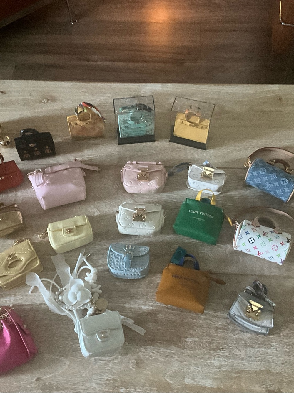 Bag Charm Mystery - Picture 3 of 8